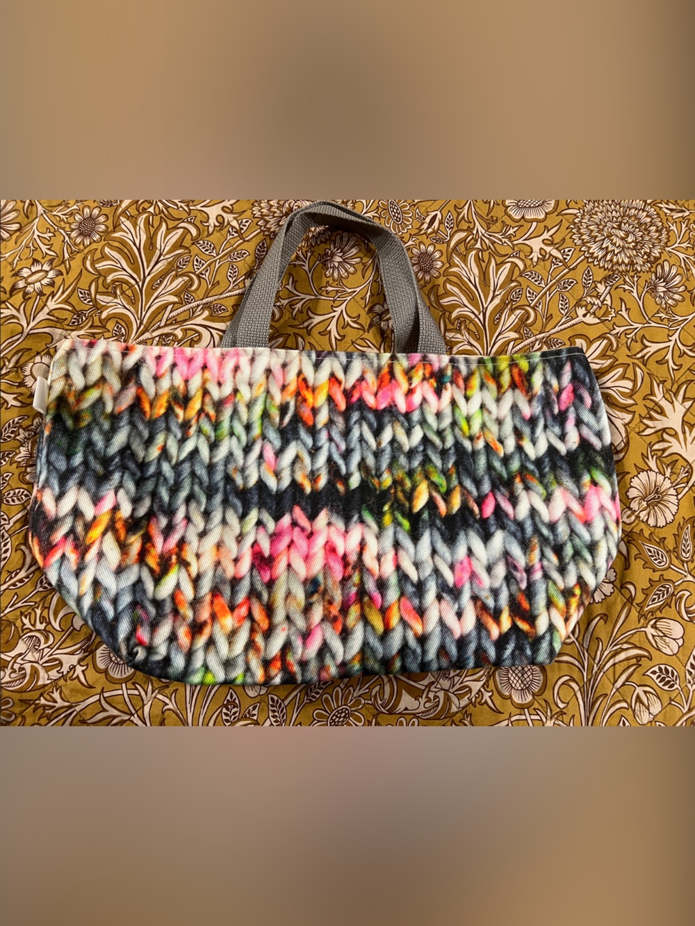 Multicolor Knit-Print Carry Bag